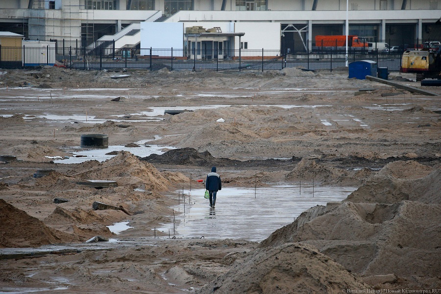 И Остров плывет: что происходит в «сезон дождей» у нового стадиона