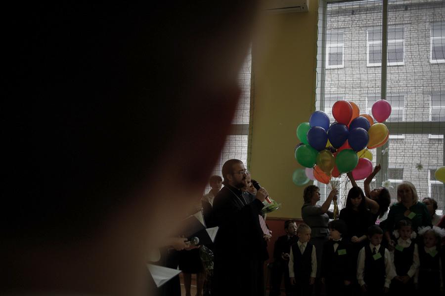 Как и все другие дети: Вика Петрова спустя 4 года после комы пошла в 1-й класс