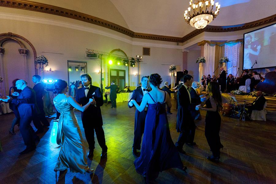 "Под звуки вальса": фоторепортаж с благотворительного бала "Янтарная корона"