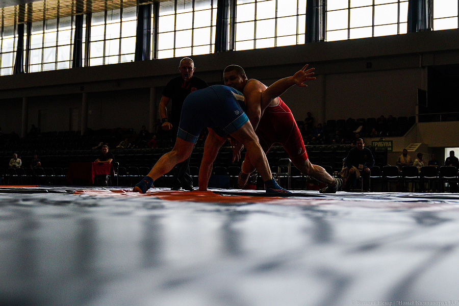 Крючки, узлы, обвивы: в Калининграде проходит чемпионат России по борьбе спорта глухих