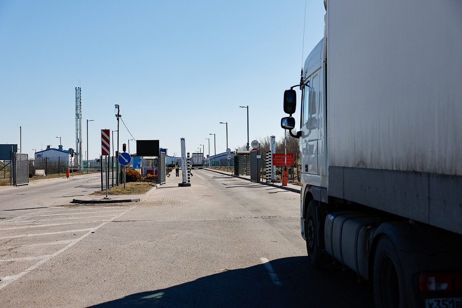 10 километров фур: что происходит на границе с Литвой (фото)