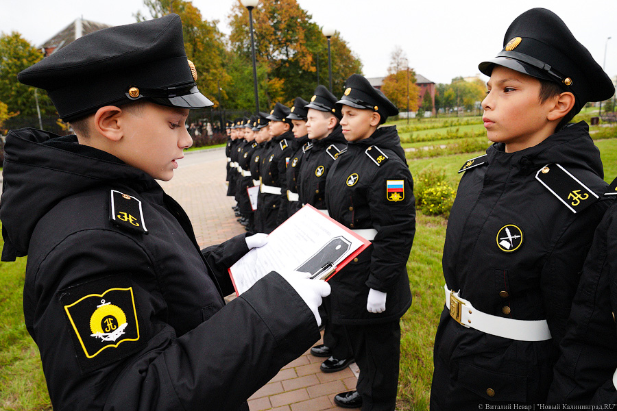Горящие глаза, серьезные лица: первокурсников приняли в нахимовцы (фото)