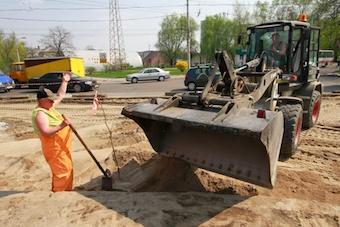 На 73 дорогах Калининграда сорваны сроки капремонта