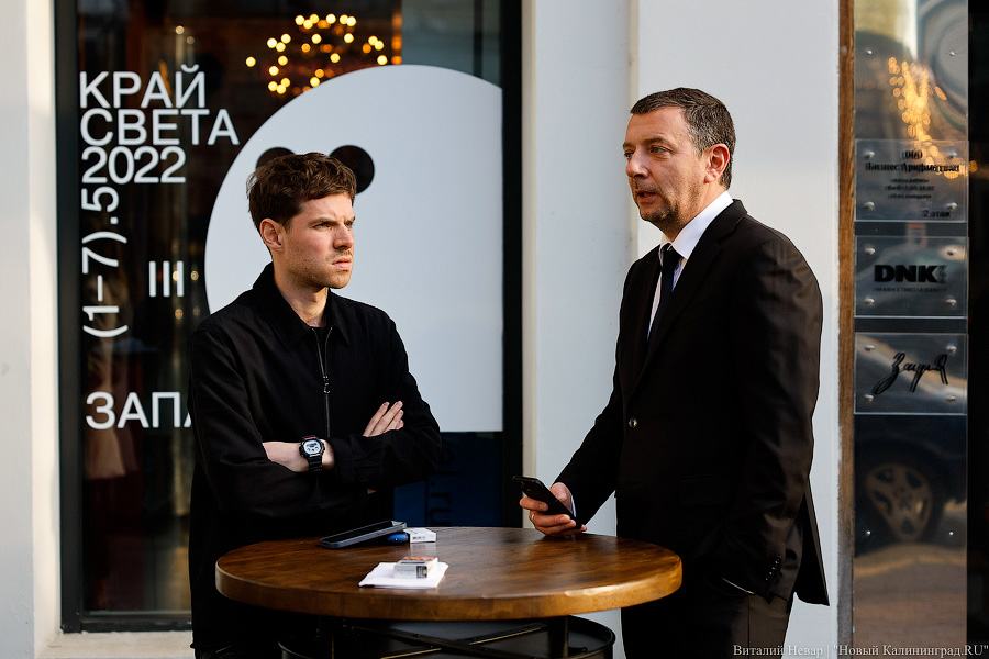 Актёр Филипп Авдеев и генпродюсер «Края света. Запад» Алексей Агранович. Фото: Виталий Невар / Новый Калининград