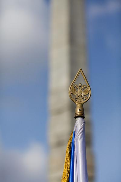 «И снова победа»: возложение венков и цветов на мемориале 1200 воинам-гвардейцам 