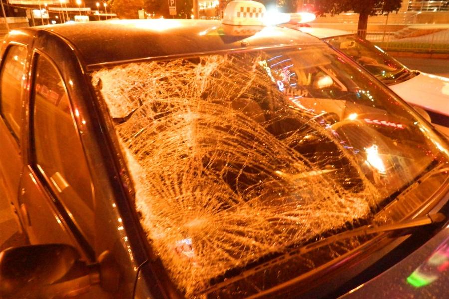 В Калининграде на Ленинском проспекте такси сбило велосипедистку (фото)