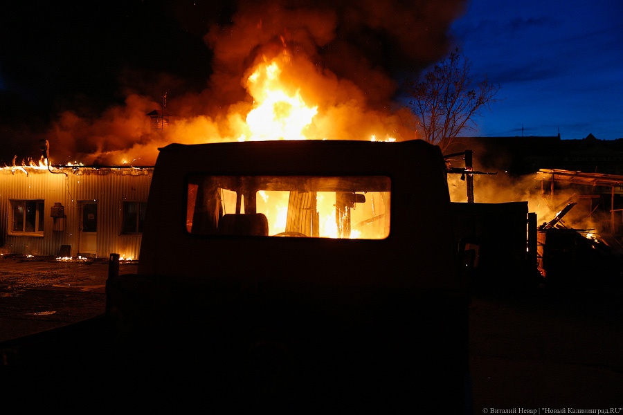 В Гурьевске мужчина поджег свой автомобиль и арендованную квартиру