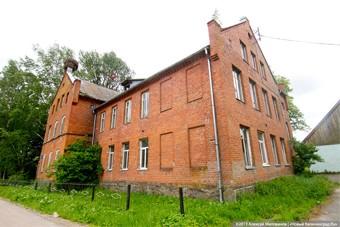 Региональное правительство продает здание школы в пос. Чехово, закрытой при Боосе