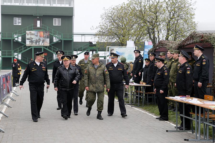 Сквозь песок и грязь за кашей: «Гонка героев» в Калининграде