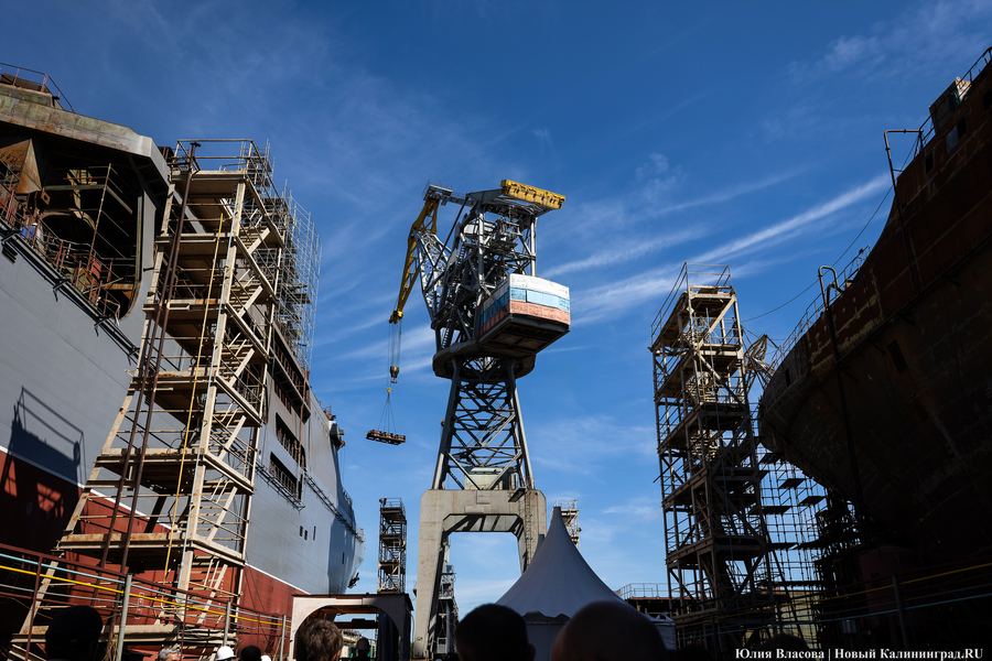 Флагман ВМФ России: в Калининграде спустили на воду большой десантный корабль (фото)