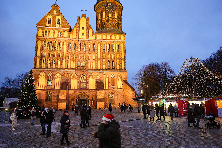 Гастрономическая шаурма и другие: на острове Канта открылась новогодняя ярмарка (фото)