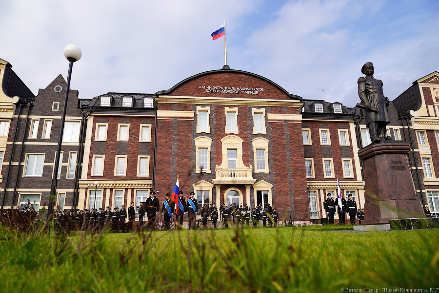 Горящие глаза, серьезные лица: первокурсников приняли в нахимовцы (фото)