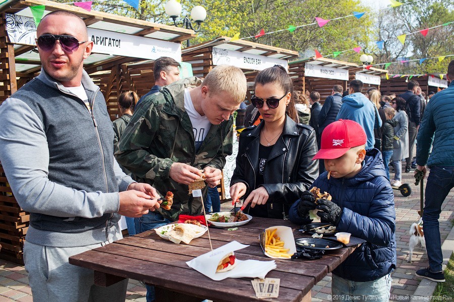 На ход руки: как проходит Fish Food Festival в Зеленоградске