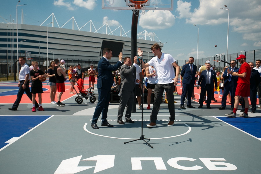ПСБ открыл в Калининграде крупнейший в России центр уличного баскетбола 