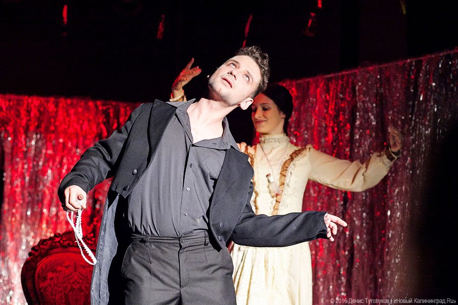 Немцу смерть: спектакль «Тройка, семерка, туз» в драматическом театре