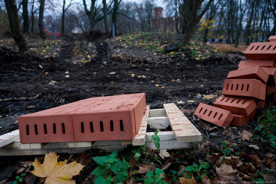 «Не можем делать один в один»: как реставрируют эскарповую стену Фридландских ворот