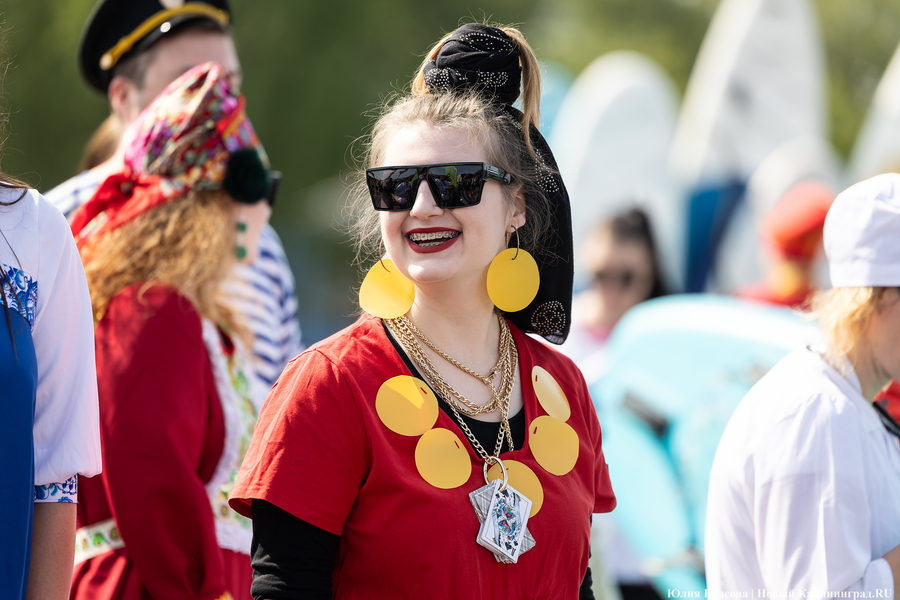 Царевны и богатыри на сапах: как в Калининграде прошёл костюмированный заплыв (фото)