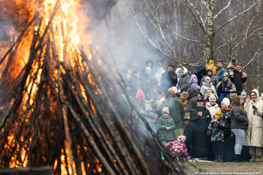 Блины, пляски и огонь: как отпраздновали Масленицу в поселении викингов «Кауп»