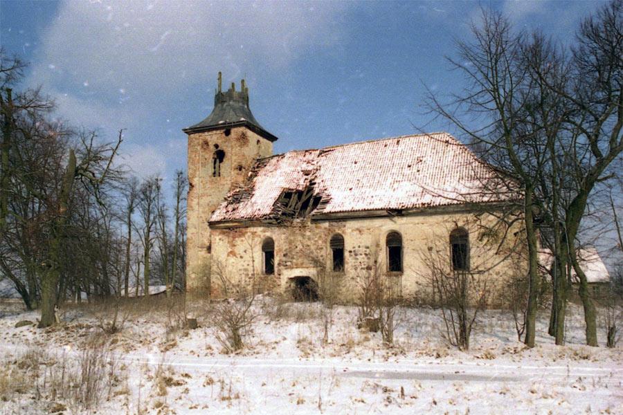 Газ и кости: в кирхе 15-го века в Зеленополье рушатся стены и исчезают захороненные останки