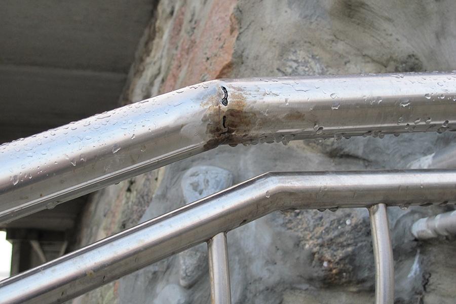 Фонари с зеленоградского променада унесло в море порывами ветра (фото)