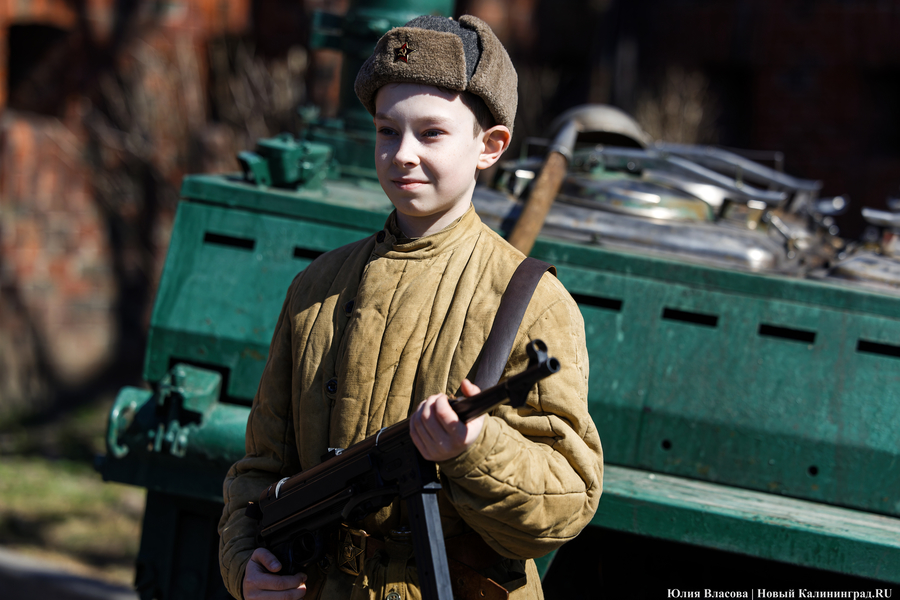 Знамя над бастионом: в Калининграде прошла реконструкция взятия башни Дона (фото)