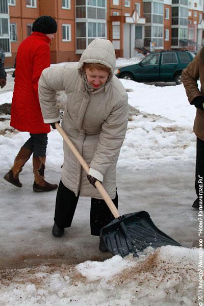 "В руки - лопаты": фоторепортаж "Нового Калининграда.Ru"