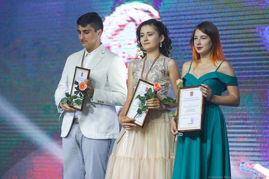 Умницы и умники: в Калининграде поздравили лучших выпускников-2019 (фото)