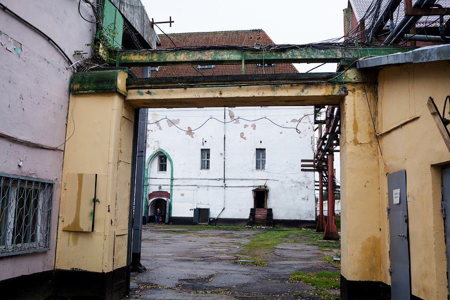 «У нас здесь не Алькатрас»: как сегодня выглядит замок Тапиау и что ждёт бывшую тюрьму (фото)