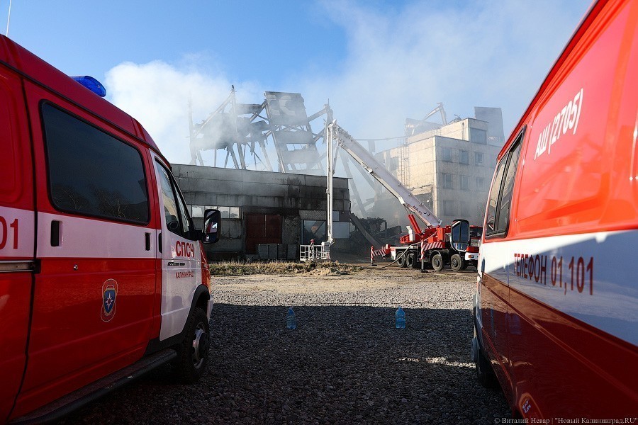 Бетон и балки: последствия крупного пожара на «Цепруссе» (фото)