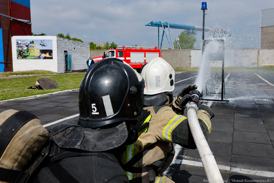 И огонь, и вода: как проходил финал областного конкурса МЧС в Калининграде (фото)