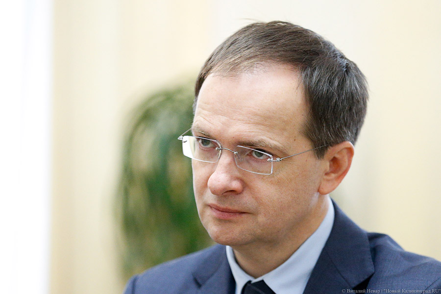 Мединский предложил начинать день в российских школах с молитвы