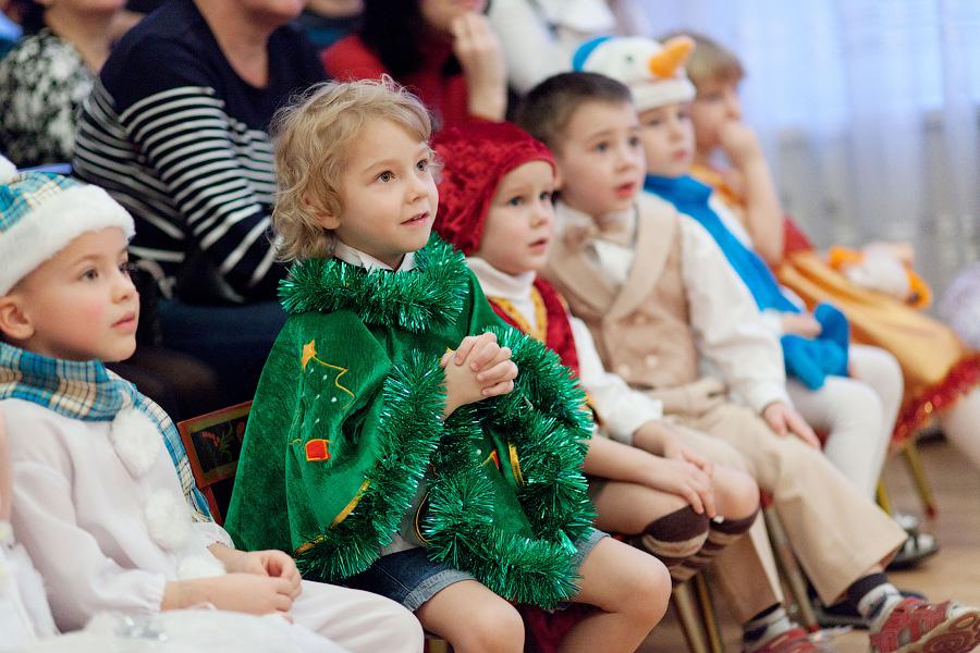 “Обычная сказка”: фоторепортаж с новогоднего утренника в детском саду