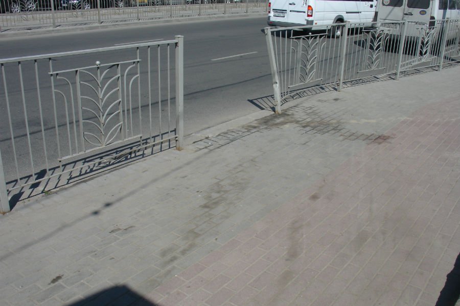 Машина пронеслась в шаге от людей: очевидцы об аварии на 9 Апреля