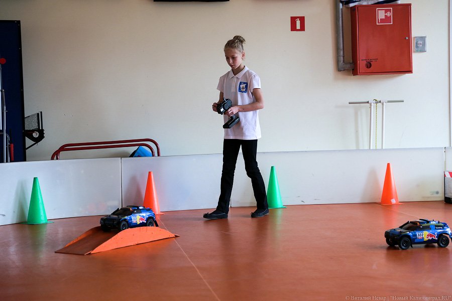 На игрушечных машинках: в Калининграде открылась «начальная» автошкола