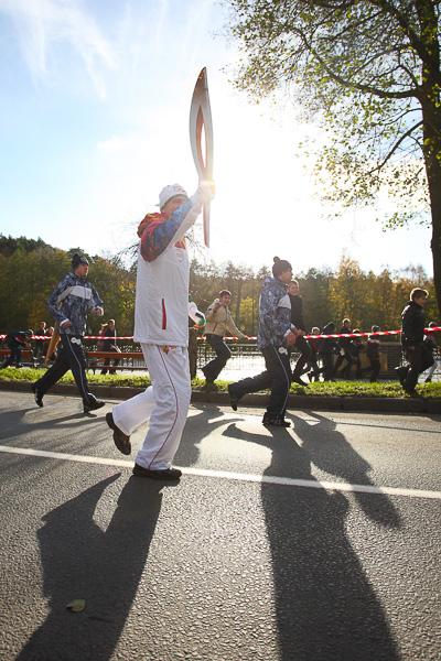 «Огоньку не найдется?»: Светлогорск встретил олимпийскую эстафету