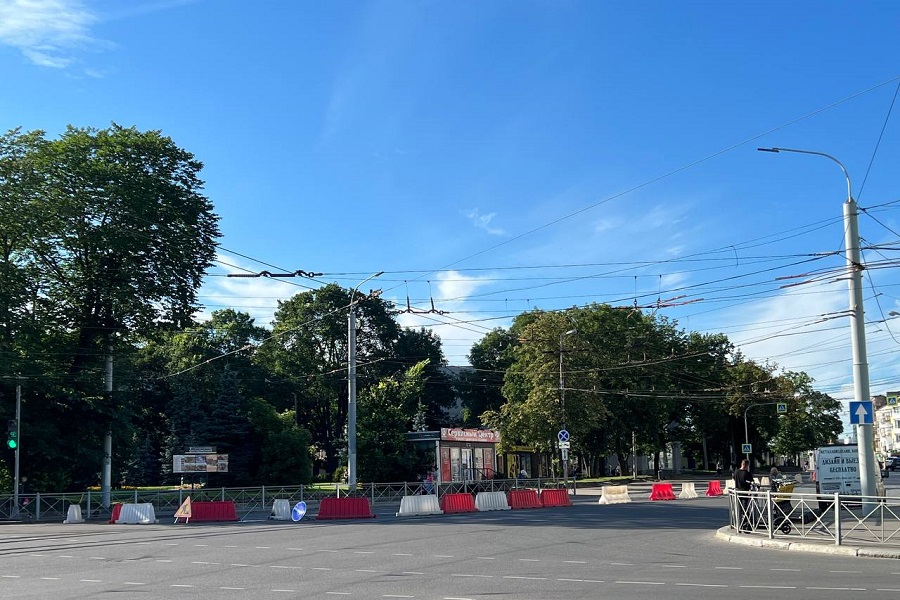 В Калининграде временно ограничили проезд по части Ленинского проспекта (фото)