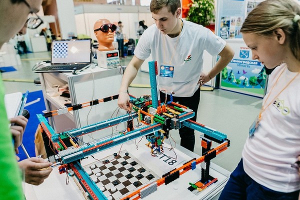 Приглашаем на день открытых дверей в «Роботрек. Лига юных инженеров»!