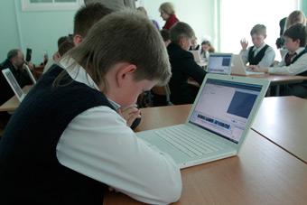 В школах региона один компьютер делят 8 учеников