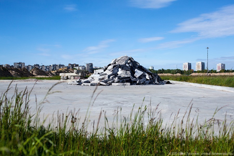Днищем об асфальт: что происходит с Октябрьским островом спустя два года после ЧМ (фото)