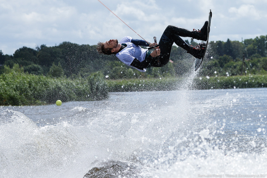 Фронтролл на Преголе: в Калининграде проходит первенство России по вейкбордингу (фото)