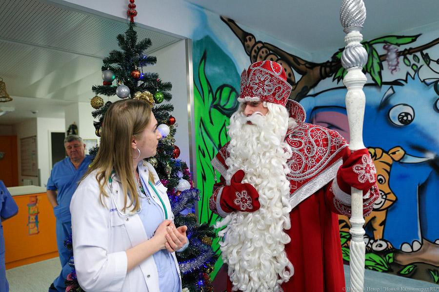 «Он настоящий»: региональный кардиоцентр посетил Дед Мороз из Великого Устюга