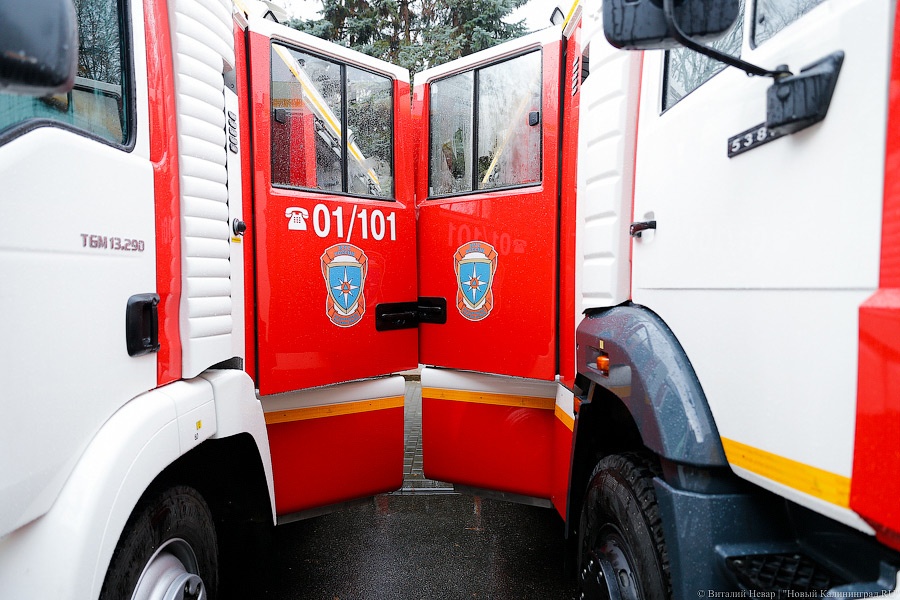 Мотоциклы и медали: как в МЧС региона подарки из рук министра получали