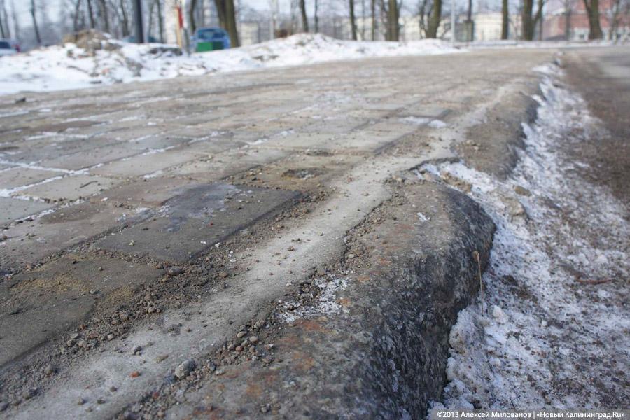 Подрядчик реконструкции сквера за Юношеской о разъехавшейся плитке: «Так вот получилось» (+фото)