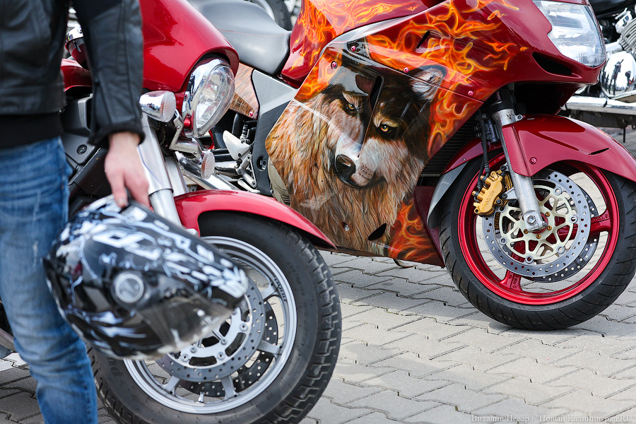 Дреды, шлемы и усы: в Калининграде официально стартовал мотосезон (фото)