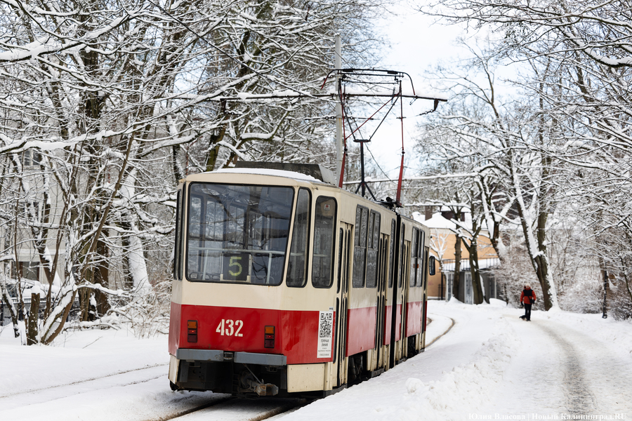 Зима не сдаётся: как выглядят улицы Калининграда после «снежного удара» (фото)