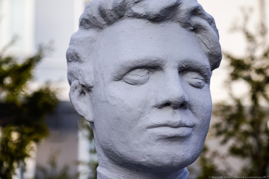 В Чкаловск вернули бюсты лётчиков после реставрации. Вот как они теперь выглядят