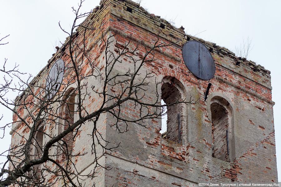 Крест на руинах: кирха XVIII века в поселке Крылово