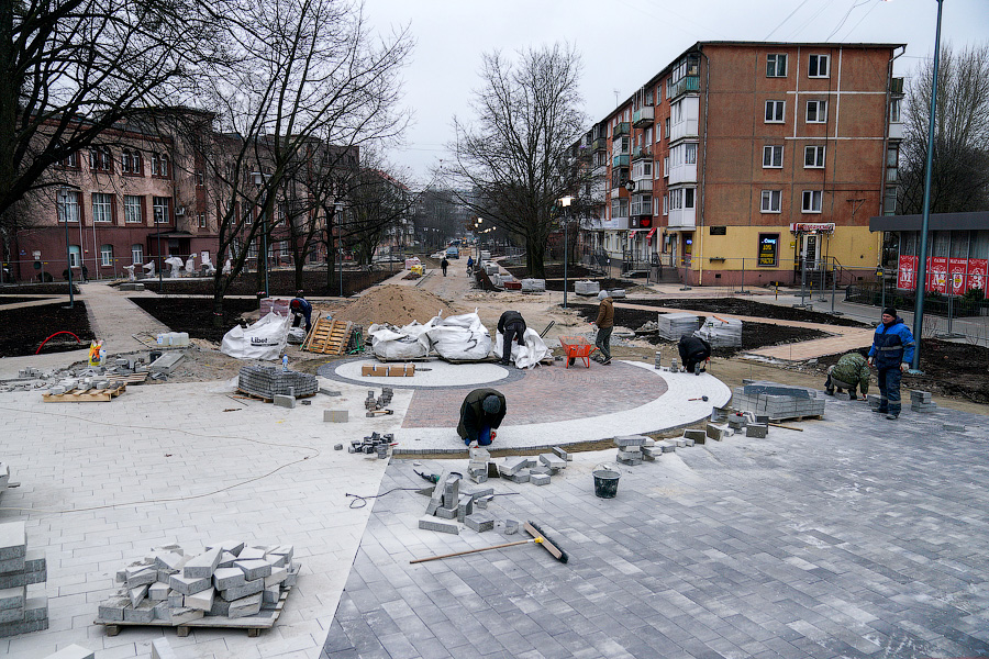 Объять необъятное: что происходит на ул. Рокоссовского, где никак не завершится ремонт (фото)