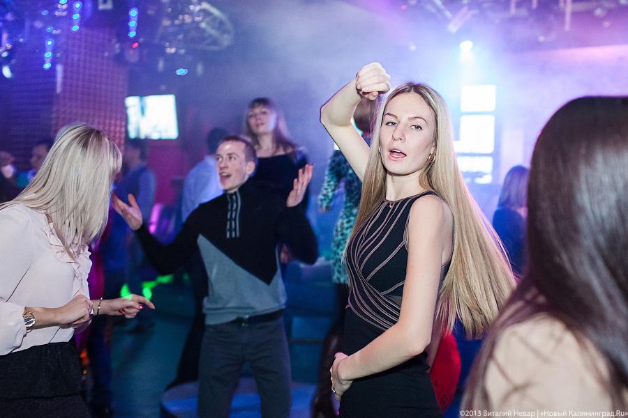 «В полный голос»: фоторепортаж с клубного концерта Алисы Гелисс