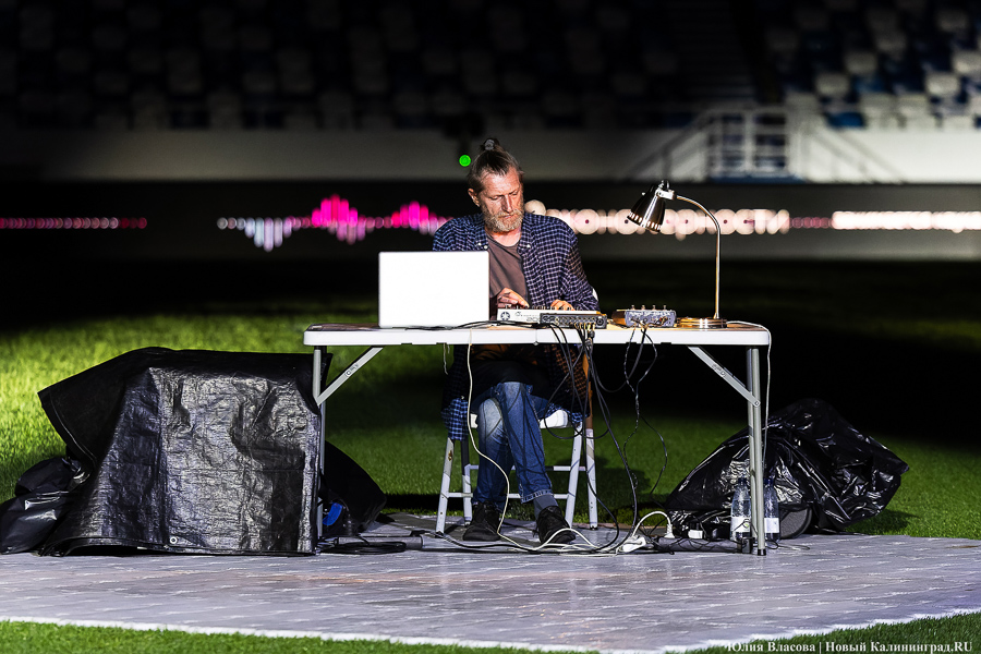 «Звуковая скульптура»: на стадионе «Калининград» устроили саунд-арт-концерт